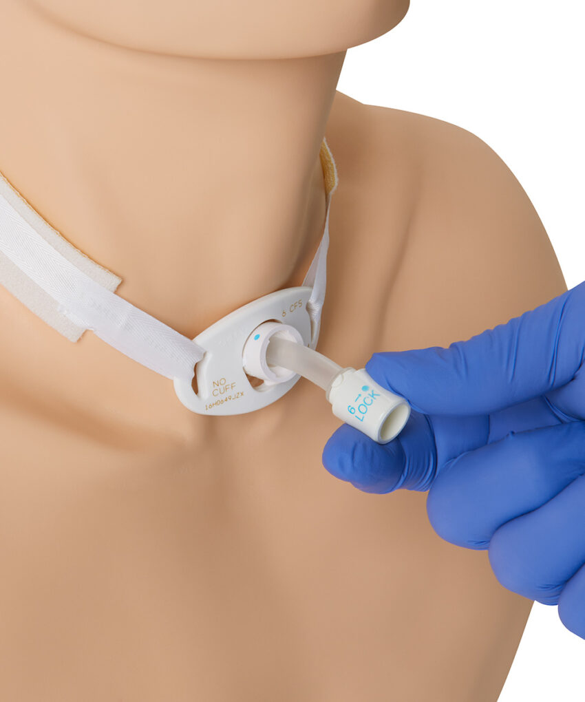 Alternative view of Life/form Manequim de Cuidados com Traqueostomia para Educação de Pacientes Adultos