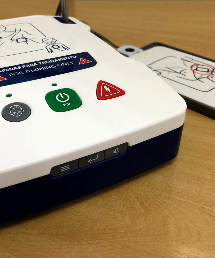 Alternative view of Simulador DEA Prestan AED UltraTrainer™ – Bilíngue (Inglês/Português)